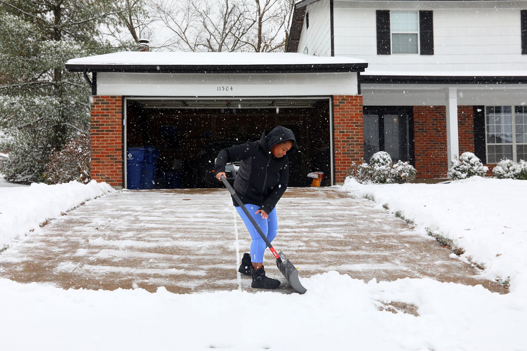 Overnight, morning snowfall blankets St. Louis area